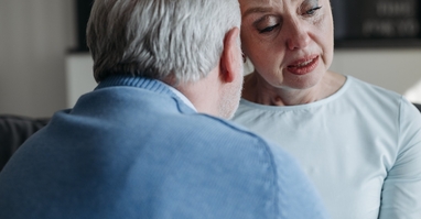 Podvodníci cílí i na truchlící rodiny, buďte obezřetní!