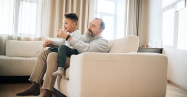 Chcete vnukovi zanechat auto, ale v době sepsání závěti nemá řidičák? Zřiďte svěřenské nástupnictví