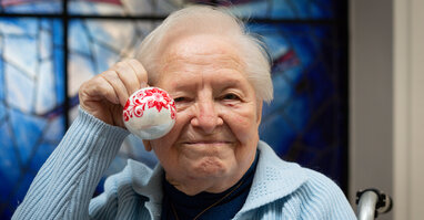 Stáří je křehké jako vánoční ozdoba - pomozte, prosím, těm úplně nejkřehčím