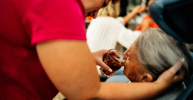 Začínáte pečovat o blízkého doma? Připravte se s námi na vše důležité 