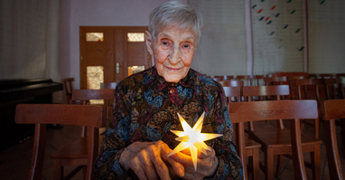 Staň se hvězdou pro ty nejstarší z nás. Podpořte ty, kterým společně pomáháme