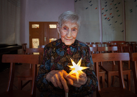 Staň se hvězdou pro ty nejstarší z nás. Podpořte ty, kterým společně pomáháme