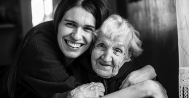 Jak v Česku vykřesat udržitelnou podporu rodin pečujících o seniory doma?