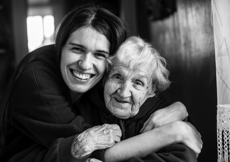 Jak v Česku vykřesat udržitelnou podporu rodin pečujících o seniory doma?